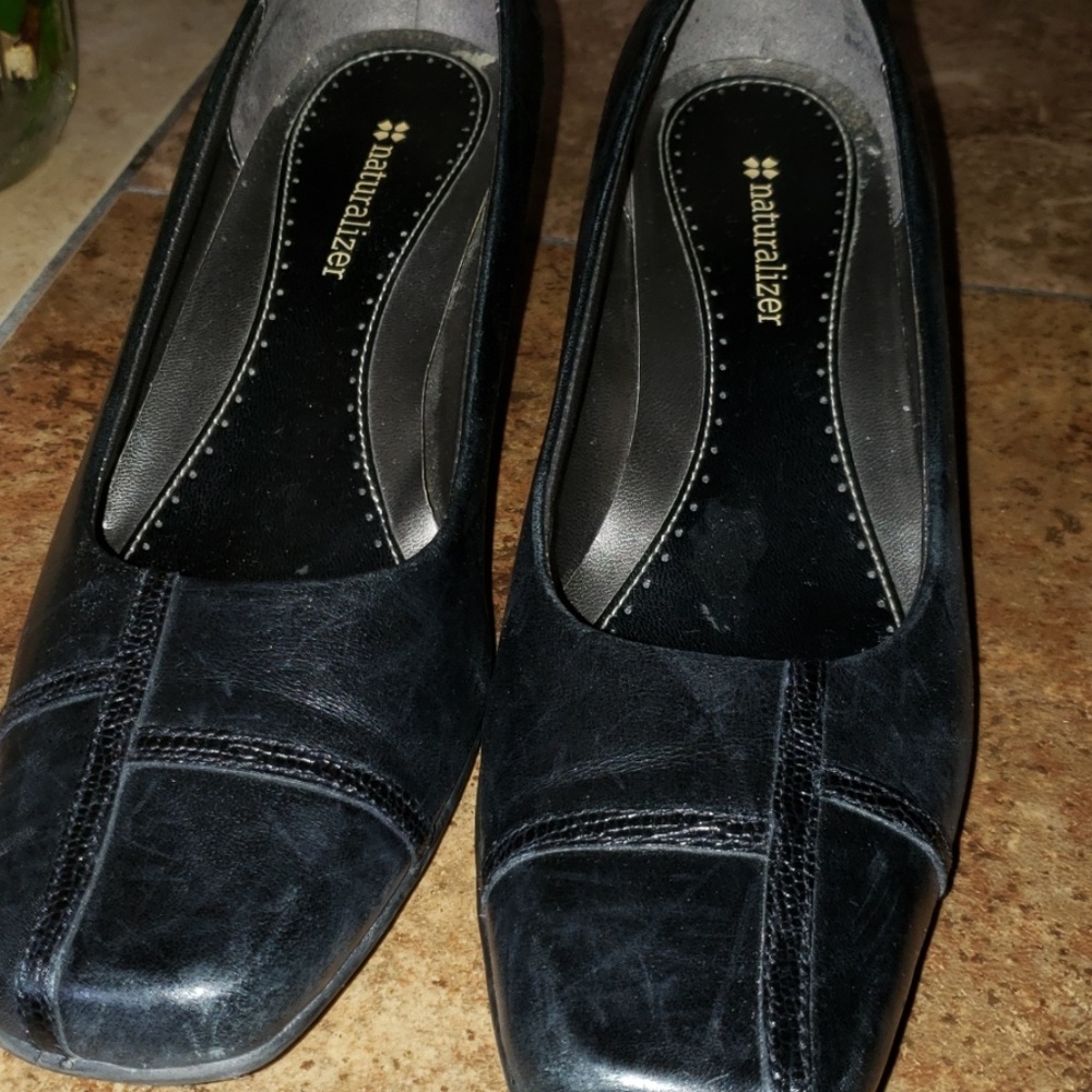 Naturalizer low heel pumps